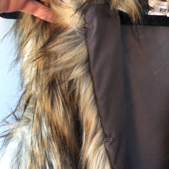 BB Dakota faux fur vest - Picture 3 of 3